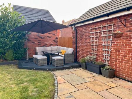5 bedroom Detached house to let in Barnside Way, Moulton, CW9