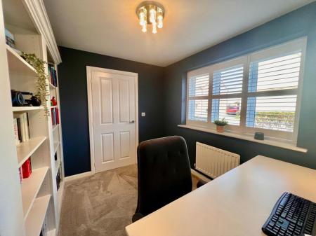 5 bedroom Detached house to let in Barnside Way, Moulton, CW9