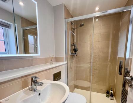 5 bedroom Detached house to let in Barnside Way, Moulton, CW9