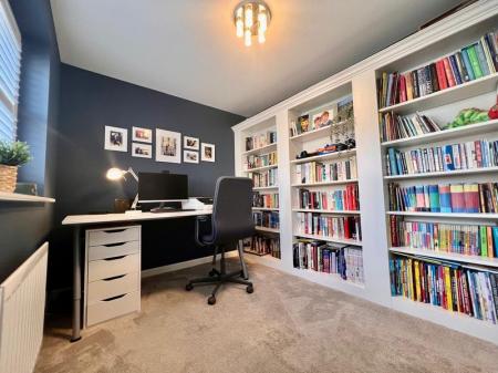 5 bedroom Detached house to let in Barnside Way, Moulton, CW9