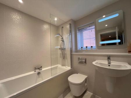 5 bedroom Detached house to let in Barnside Way, Moulton, CW9