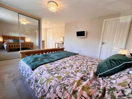 5 bedroom Detached house to let in Barnside Way, Moulton, CW9