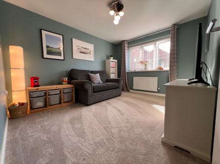 5 bedroom Detached house to let in Barnside Way, Moulton, CW9