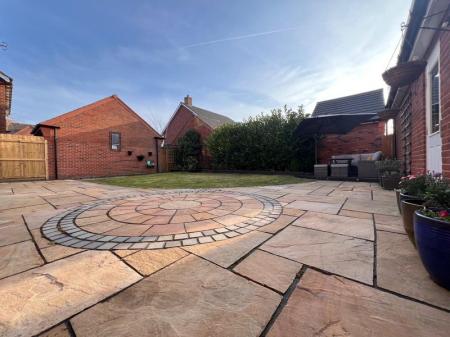 5 bedroom Detached house to let in Barnside Way, Moulton, CW9