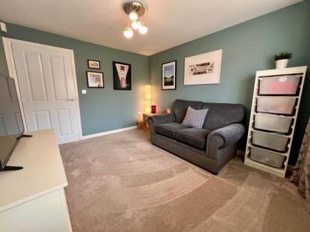 5 bedroom Detached house to let in Barnside Way, Moulton, CW9