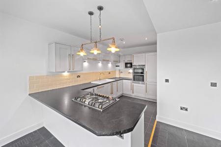 5 bedroom Semi-detached house to let in Hunters Lane, Hartford, CW8