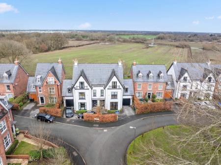 5 bedroom Semi-detached house to let in Hunters Lane, Hartford, CW8