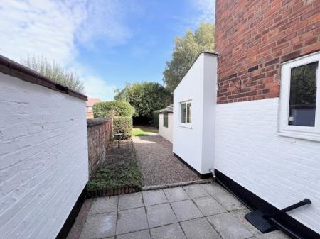 3 bedroom Semi-detached house to let in Chester Road, Sandiway, CW8