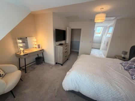 4 bedroom Semi-detached house to let in Outfield Chase, Winnington, CW8