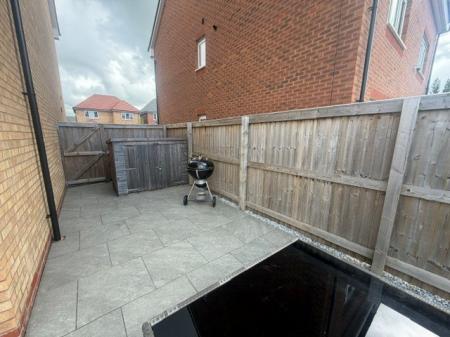 4 bedroom Semi-detached house to let in Outfield Chase, Winnington, CW8