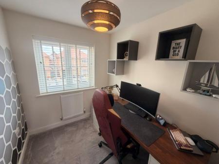 4 bedroom Semi-detached house to let in Outfield Chase, Winnington, CW8