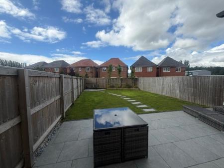 4 bedroom Semi-detached house to let in Outfield Chase, Winnington, CW8