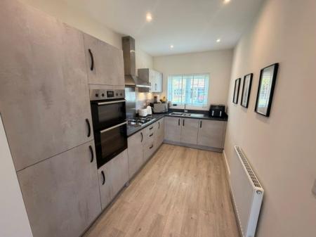 4 bedroom Semi-detached house to let in Outfield Chase, Winnington, CW8