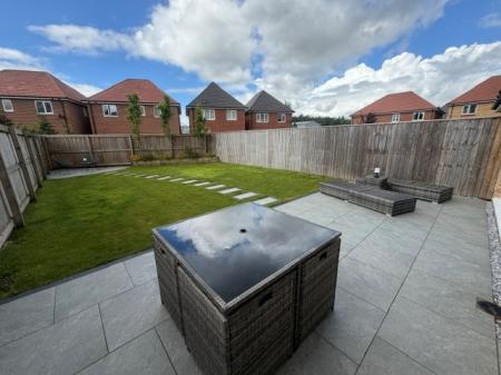 4 bedroom Semi-detached house to let in Outfield Chase, Winnington, CW8
