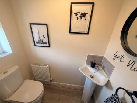 4 bedroom Semi-detached house to let in Outfield Chase, Winnington, CW8