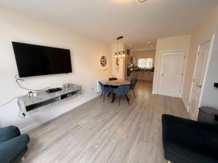4 bedroom Semi-detached house to let in Outfield Chase, Winnington, CW8