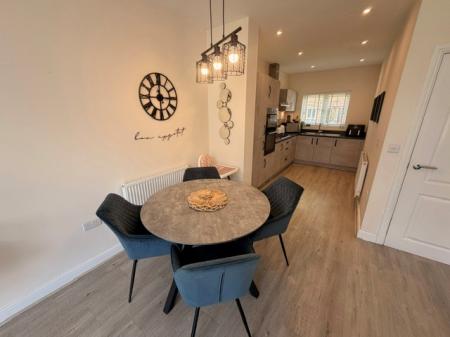 4 bedroom Semi-detached house to let in Outfield Chase, Winnington, CW8
