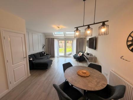 4 bedroom Semi-detached house to let in Outfield Chase, Winnington, CW8