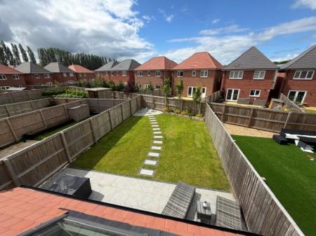 4 bedroom Semi-detached house to let in Outfield Chase, Winnington, CW8