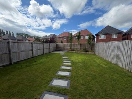 4 bedroom Semi-detached house to let in Outfield Chase, Winnington, CW8