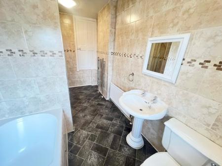 2 bedroom Mews house to let in Farm Road, Rudheath, CW9