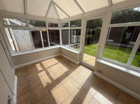2 bedroom Mews house to let in Farm Road, Rudheath, CW9
