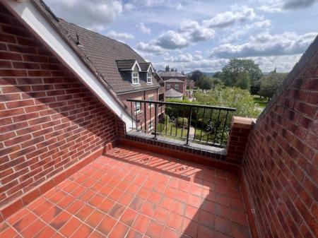 2 bedroom Flat to let in Obelisk Way, Congleton, CW12
