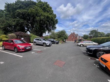 2 bedroom Flat to let in Obelisk Way, Congleton, CW12