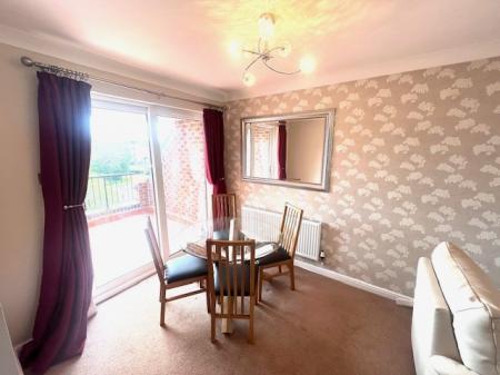 2 bedroom Flat to let in Obelisk Way, Congleton, CW12