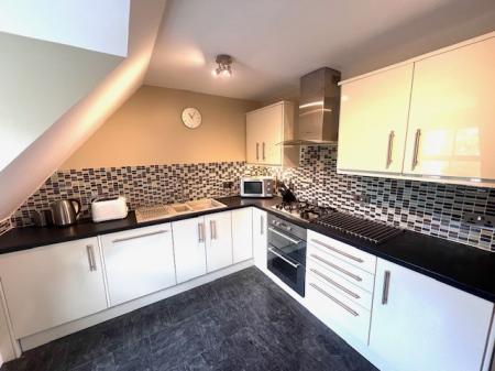 2 bedroom Flat to let in Obelisk Way, Congleton, CW12