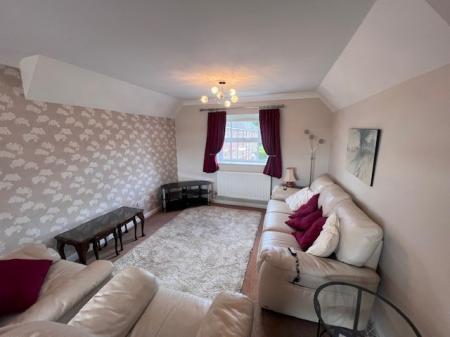 2 bedroom Flat to let in Obelisk Way, Congleton, CW12
