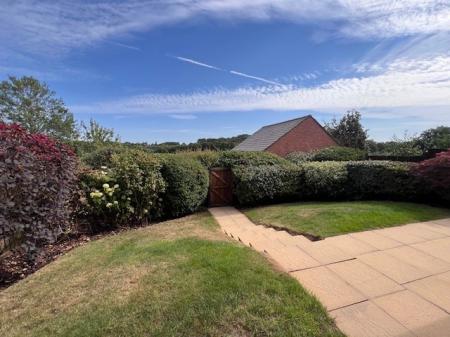 4 bedroom Detached house to let in The Courtyard, Northwich, CW8