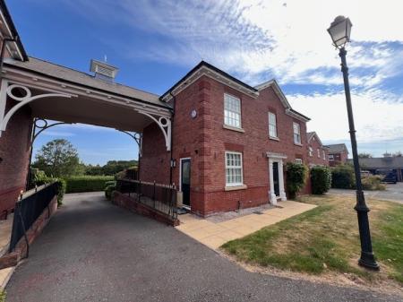 4 bedroom Detached house to let in The Courtyard, Northwich, CW8
