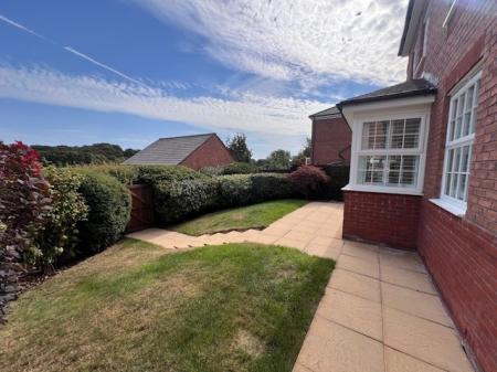 4 bedroom Detached house to let in The Courtyard, Northwich, CW8