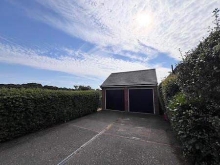 4 bedroom Detached house to let in The Courtyard, Northwich, CW8