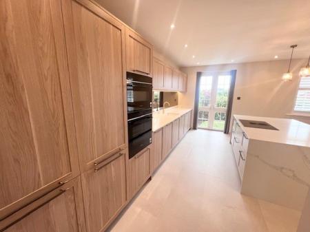 4 bedroom Detached house to let in The Courtyard, Northwich, CW8