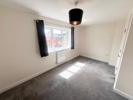 4 bedroom Semi-detached house to let in Outfield Chase, Winnington, CW8