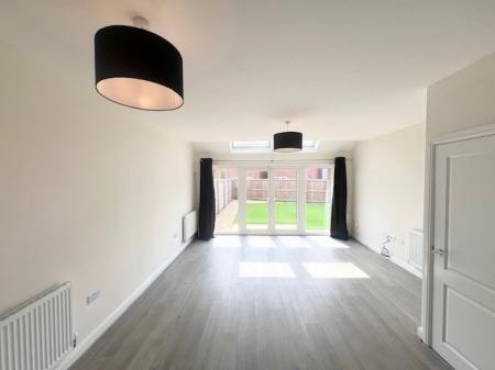 4 bedroom Semi-detached house to let in Outfield Chase, Winnington, CW8