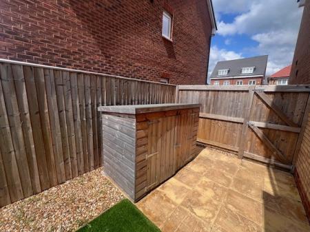 4 bedroom Semi-detached house to let in Outfield Chase, Winnington, CW8