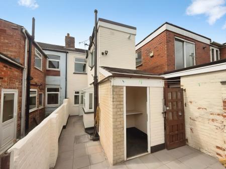2 bedroom Terraced House to let in Middlewich Road, Northwich, CW9