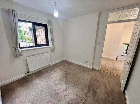 4 bedroom Detached house to let in Chester Road, Northwich, CW8