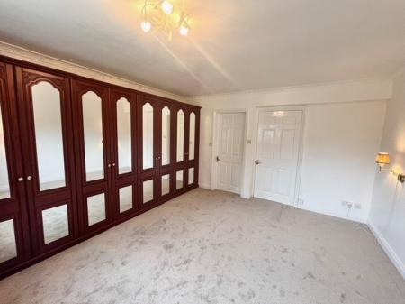 4 bedroom Detached house to let in Chester Road, Northwich, CW8