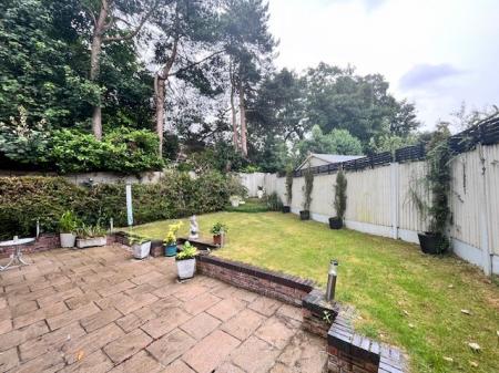 4 bedroom Detached house to let in Chester Road, Northwich, CW8