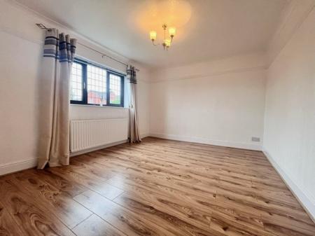 4 bedroom Detached house to let in Chester Road, Northwich, CW8