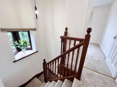 4 bedroom Detached house to let in Chester Road, Northwich, CW8