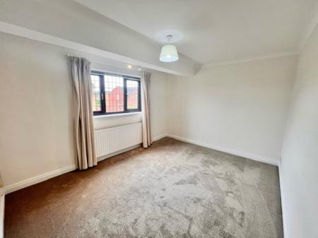 4 bedroom Detached house to let in Chester Road, Northwich, CW8