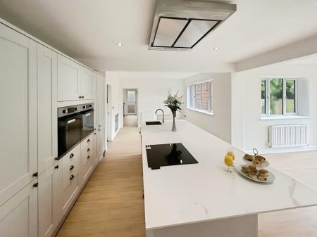 5 bedroom Detached house to let in Hadrian Way, Sandiway, CW8