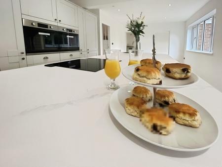 5 bedroom Detached house to let in Hadrian Way, Sandiway, CW8