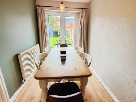 2 bedroom Mews house to let in Foxhill Close, Sandiway, CW8