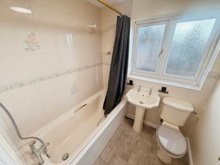 3 bedroom Semi-detached house to let in Coleridge Close, Sandbach, CW11